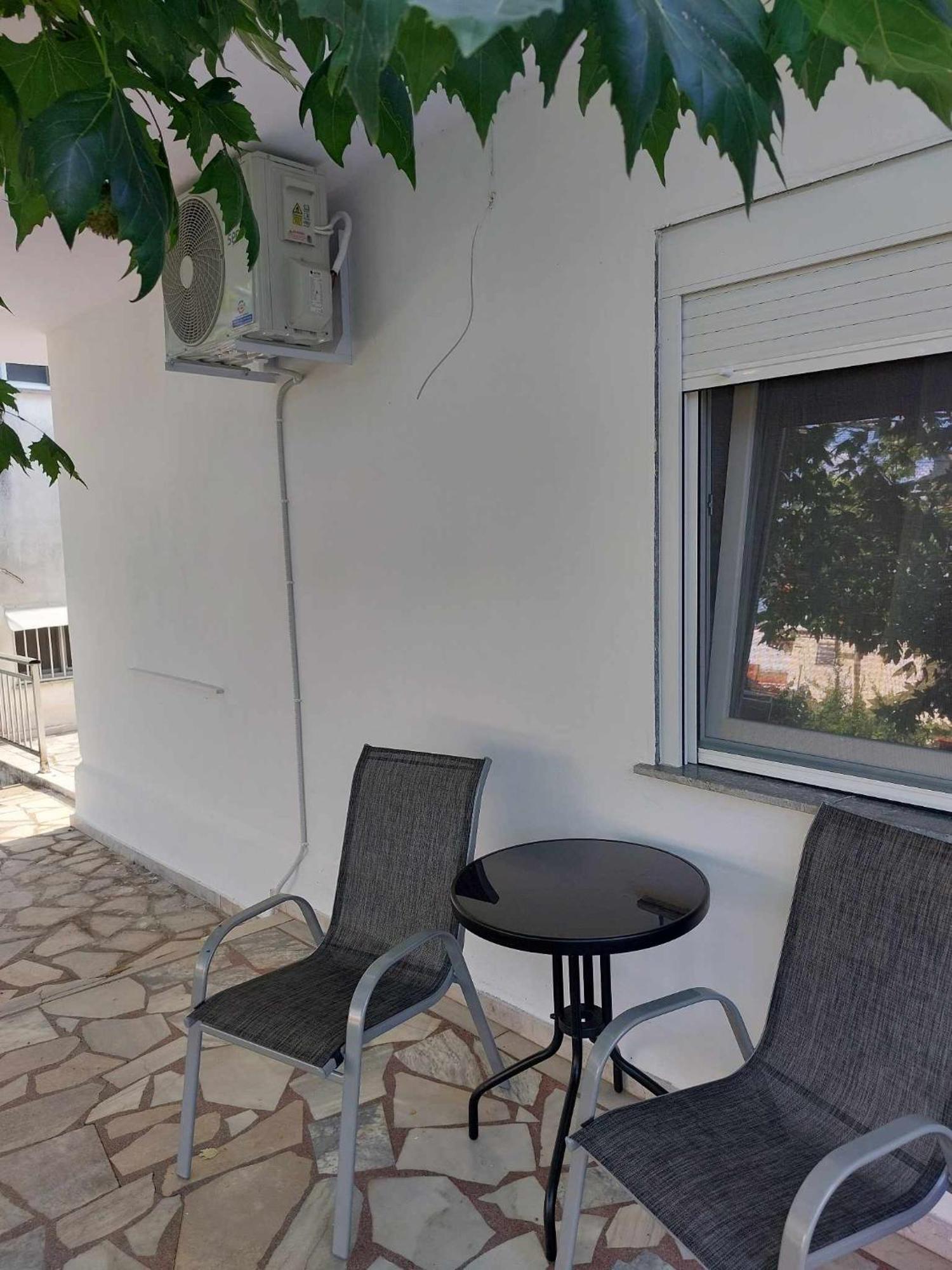 Studio Με Όλες Τις Ανέσεις Neon Petritsion Exterior photo